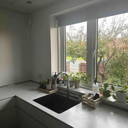 Stort Laekkert Hus Taet Pa Strand Semesterbostad *