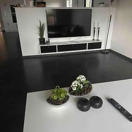 Semesterbostad Stort Laekkert Hus Taet Pa Strand