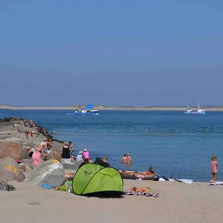 Stort Laekkert Hus Taet Pa Strand